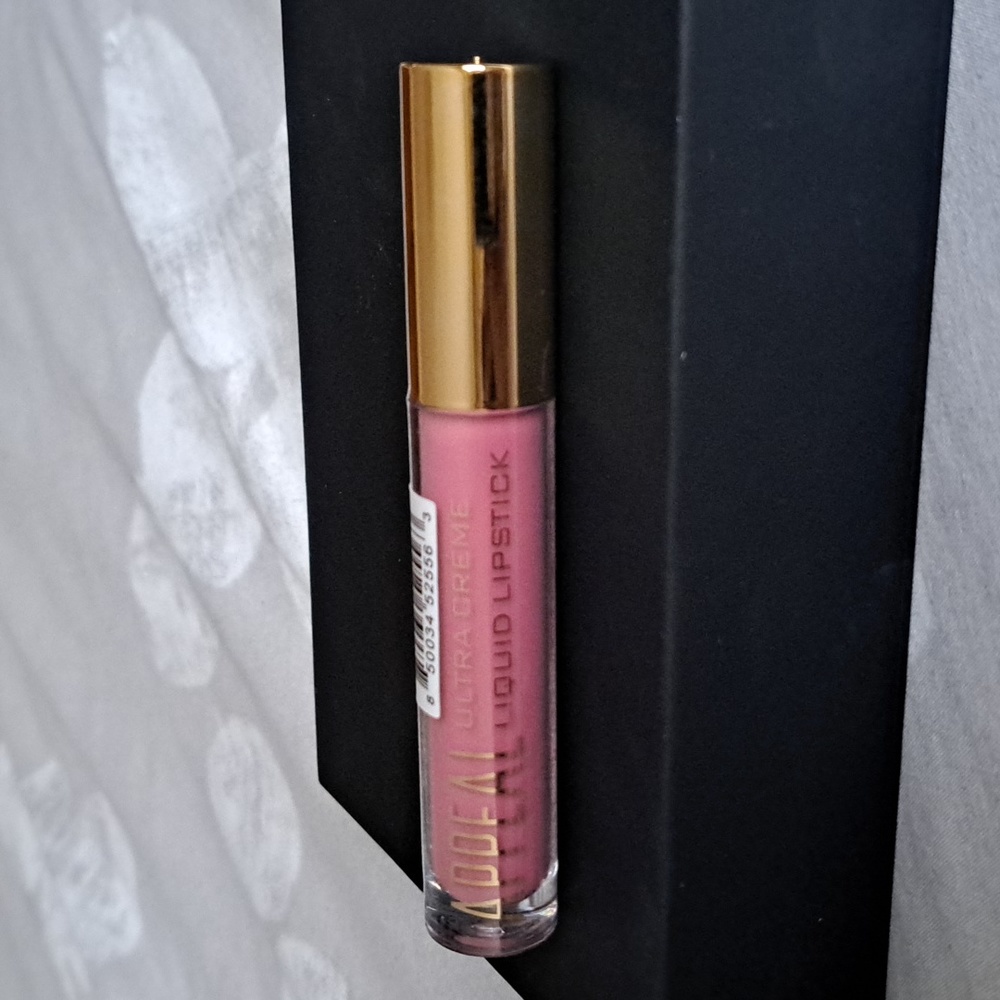 Ultra Creme Liquid Lipstick in shade: Muse